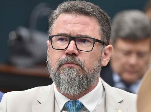 Pollon diz que ministro da Justiça usa “plebiscito para ganhar tempo” sobre maioridade penal