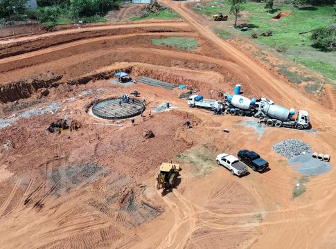 Itaquiraí avança na construção da Estação de Tratamento de Esgoto com concretagem da base da ETE