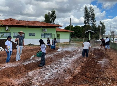 Itaipu Binacional e Educação de Japorã iniciam horta comunitária na Escola Marina Lopes