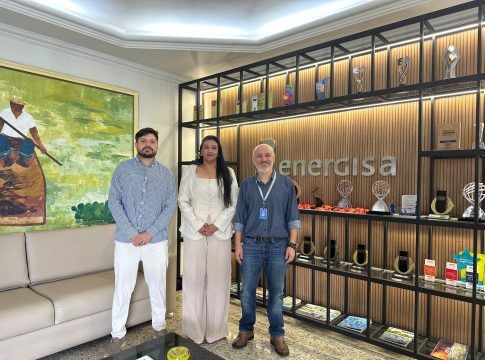 Vereadores Adriana e Léo da Jamel levaram demandas ao diretor da Energisa
