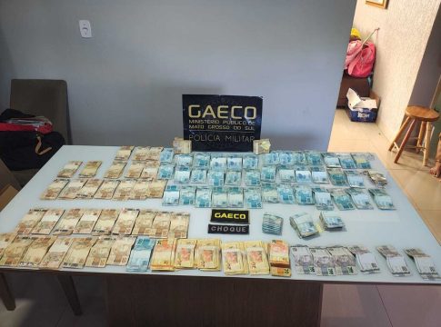 Gaeco recolhe pilhas de dinheiro vivo em ofensiva contra corrupção em 4 cidades