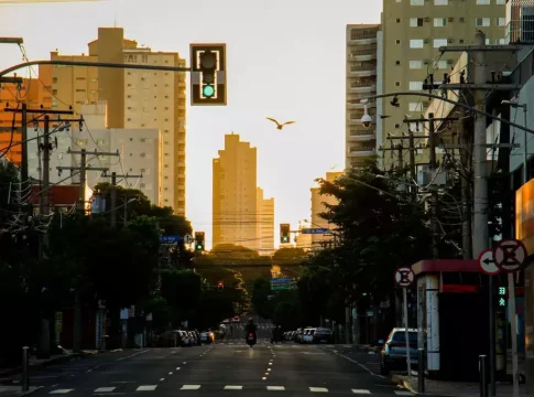 Calor intenso marca domingo com máximas de até 40°C no Estado