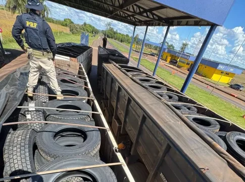 PRF encontra 545 pneus em duas carretas rodotrens, 2º caso desta semana