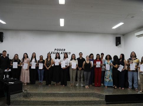 ‘’Faça o seu melhor, que a colheita é certa’’, destacou a prefeita Rosária na posse dos novos servidores