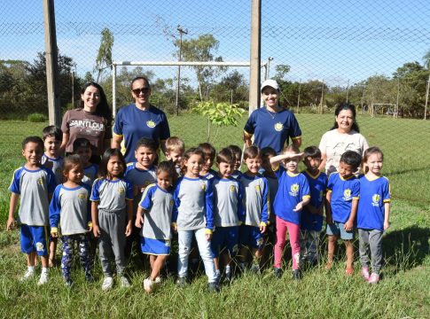 Alunos do Pré I e Pré II da sala Arco-Íris participam de aula sobre preservação ambiental