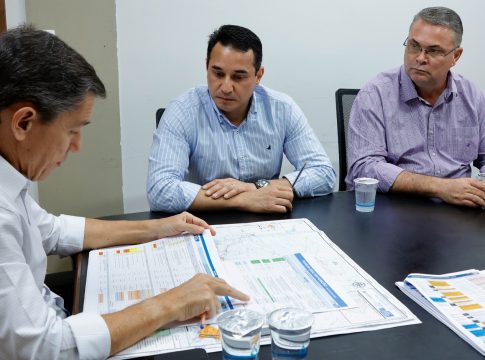 Licitações do Governo do Estado vão viabilizar a recuperação da malha asfáltica e obras na Rua Pérsio Antunes, em Naviraí