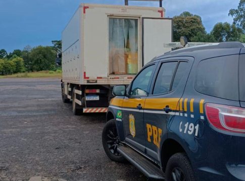 PRF apreende 10 mil celulares contrabandeados em meio à carga de sorvete no PR