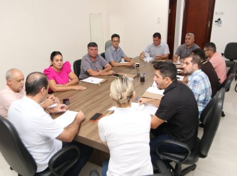 Legislativo de Mundo Novo recebe Secretários para discutir Projetos de Lei