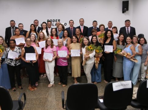 Câmara de Mundo Novo aprova Procuradoria da Mulher e realiza homenagens em sessão histórica