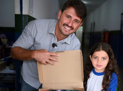 Prefeitura de Itaquiraí entregou mais de 2.6 mil kits escolares para os estudantes da rede municipal