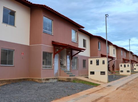 Naviraí acelera projetos habitacionais e garante 80 novos apartamentos