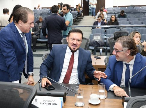 Cinco deputados estaduais oficializam entrada no PL em evento na Capital