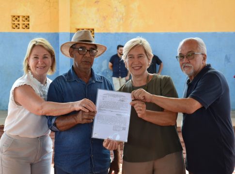 Prefeitura de Iguatemi entrega 87 títulos fundiários para famílias dos bairros Cherogami e Jardim Élida