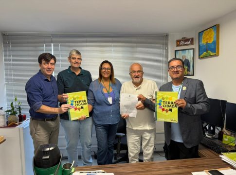 Dr. Lídio assina termo de adesão e firma parceria com o Incra do programa Terra Cidadã