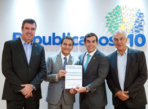Beto Pereira se filia ao Republicanos apadrinhado por Riedel e Azambuja