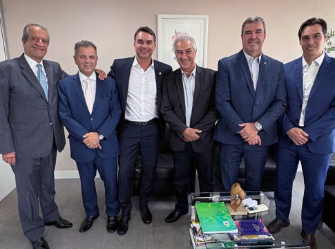 Em Brasília, Flávio Bolsonaro reafirma acordo com Azambuja e Riedel em MS