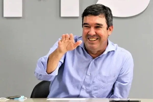 40%: Riedel lidera corrida eleitoral