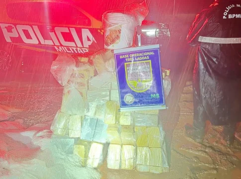 Droga avaliada em mais de R$ 13 milhões é encontrada em caminhão tombado na MS-040