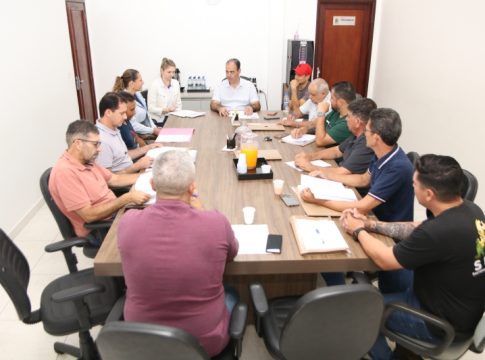 Legislativo de Mundo Novo recebe secretários para alinhamento de projetos e prepara sessão especial