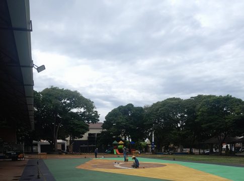 Setor de pintura pede colaboração da população na fase final da revitalização da Praça Oscar Zandavalli