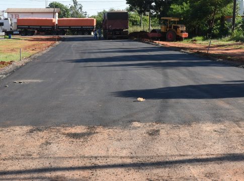Trecho que liga Av. Octaviano dos Santos à MS 295, na Vila Rosa está asfaltado e receberá calçadas e meios-fios