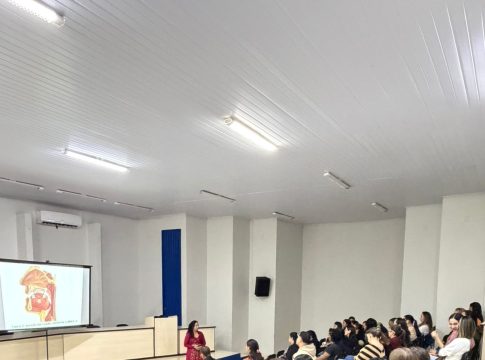 FORMAÇÃO CONTINUADA COM PROFISSIONAIS DA REDE MUNICIPAL DE ENSINO TEVE PALESTRA COM FONOAUDIÓLOGA.