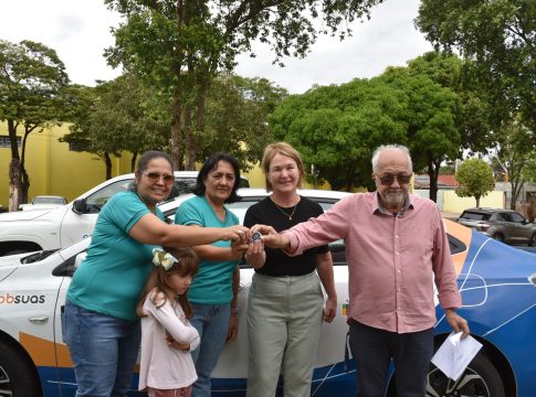 Prefeito Dr. Lídio participa de entrega de um veículo 0KM para a Apae de Iguatemi