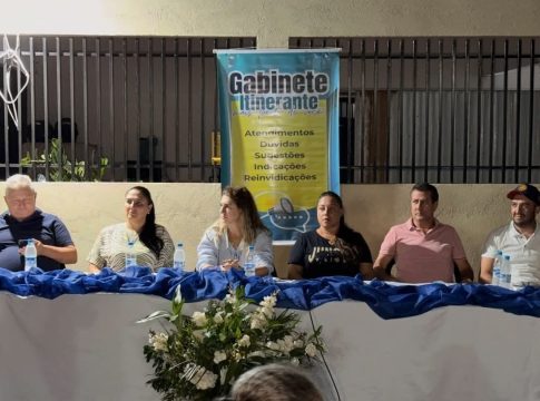 Gabinete Itinerante leva Prefeitura ao Jardim das Camélias e aproxima gestão da população