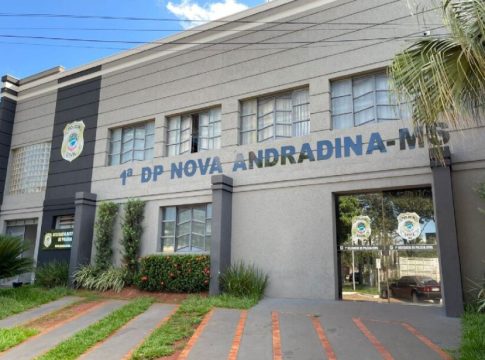 Homem é esfaqueado após chamar esposa para ir embora de festa
