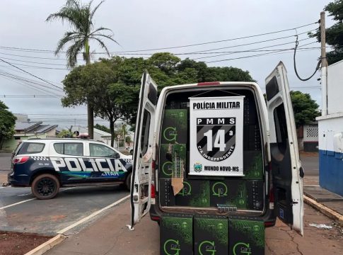 PM aprende contrabando e recupera veiculo furtado