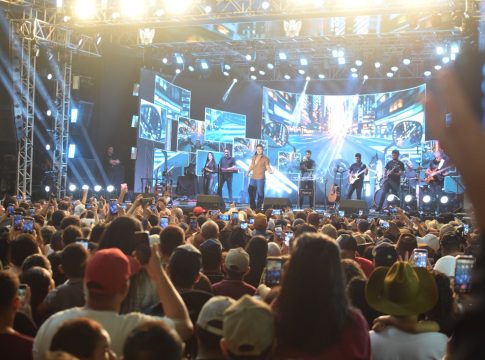 Show de Eduardo Costa supera expectativa com público de mais de 10 mil pessoas