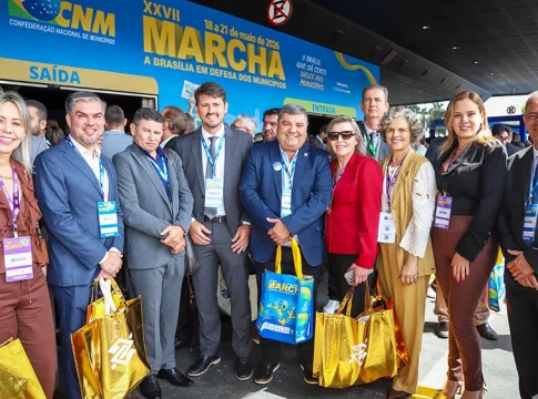 Em marcha a Brasília, 37 prefeitos de MS cobram socorro financeiro e mandam recado para 2026