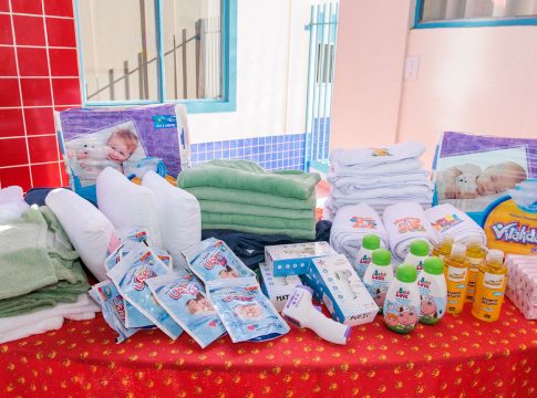 Prefeitura de Naviraí entrega novos kits de higiene e cuidados pessoais na Rede Municipal