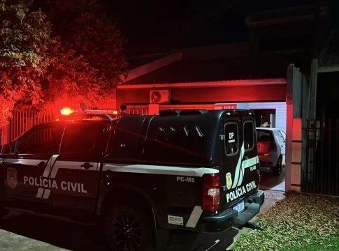 Quadrilha com adolescentes que atravessava caminhonetes para o Paraguai é presa em MS