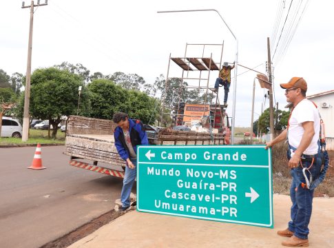 Eldorado recebeu novas placas de sinalização para reforçar a segurança e a organização do tráfego