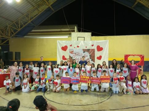Solenidade marca homenagens às mães em escola de Iguatemi