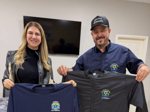 Prefeitura de Eldorado entrega uniformes a vigias patrimoniais