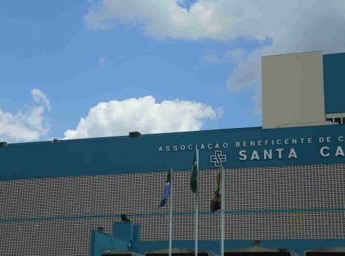 Discussão por celular termina com homem esfaqueado no pescoço em Selvíria