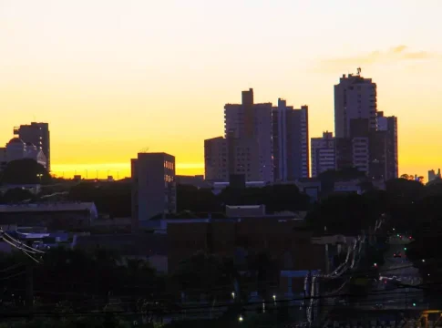 Sábado terá sol, temperaturas de até 35°C e possibilidade de tempestades em MS