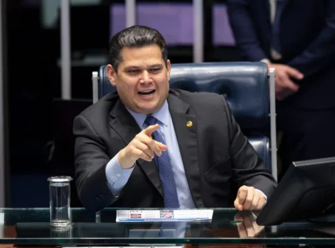 Alcolumbre vai promulgar lei que libera repasses a municípios antes da eleição