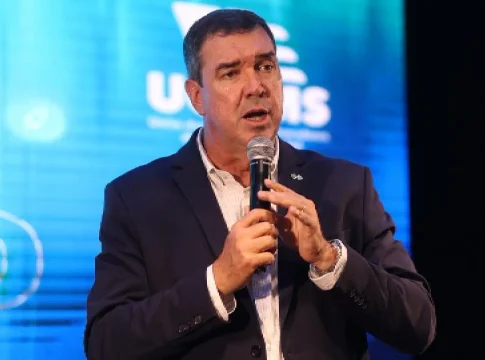 Em São Paulo, Riedel participa de seminário sobre economia mundial