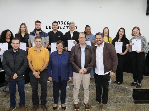 Governo de Mundo Novo realiza posse de nove servidores concursados