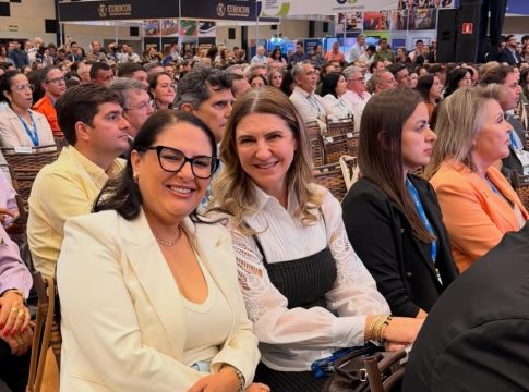ELDORADO: Prefeita e vice marcam presença no Congresso de Municípios