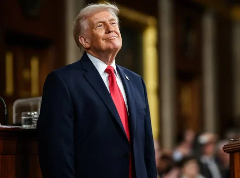 Trump diz que pode permanecer na Europa após o G7 para assinatura de acordo com Irã