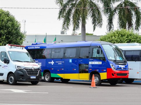 Saúde de Naviraí recebe dois ônibus, uma ambulância e equipamentos para Unidades de Saúde