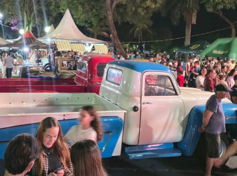 1º Encontro de Carros Antigos reúne reliqueiros de vários estados e do Paraguai em Naviraí