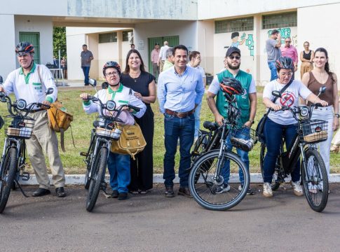 Agentes de Endemias de Naviraí recebem bicicletas elétricas para reforçar ações nos bairros