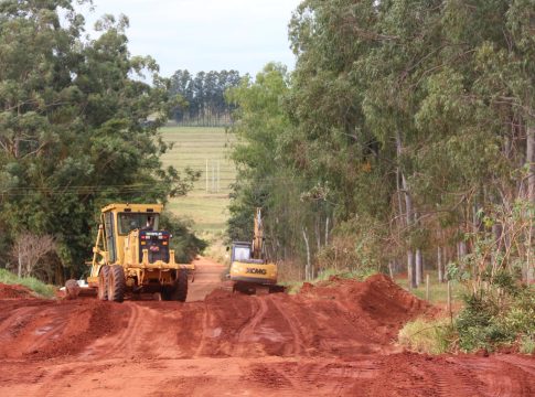 Parceria entre Mundo Novo e Japorã reforça manutenção da Estrada 386