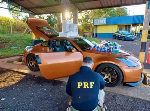Homem pede para usar banheiro e foge da PRF após apreensão de iPhones e emagrecedores