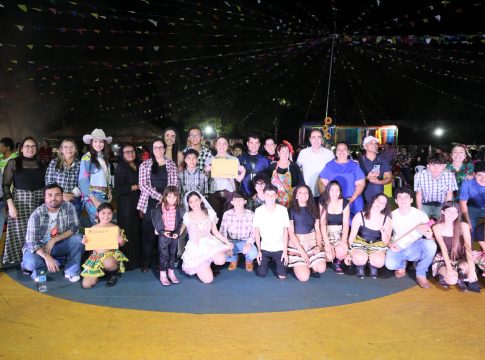 Quadrilha, teatro e criatividade garantem à Escola Iolanda Ally o título do primeiro Arraiá Escolar